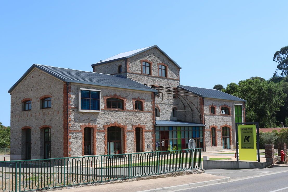 Ancienne usine gallique et mediathèque de Folelli